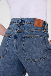 ANINE BING - Brie Jean 33" - Dark Indigo - on model back detail