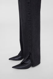 ANINE BING Roy Jean - Shadow Grey - on model front Detail second image 