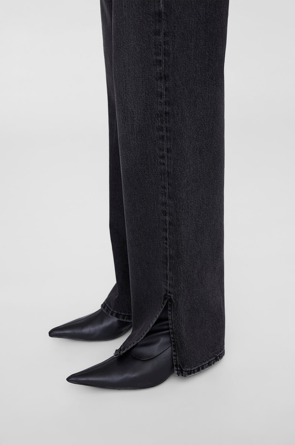 ANINE BING Roy Jean - Shadow Grey - on model front Detail second image 