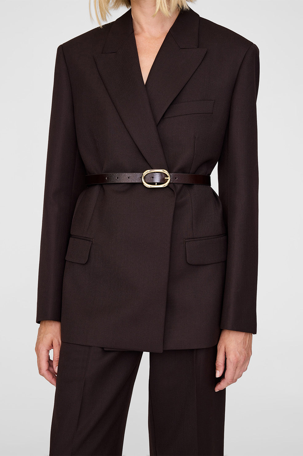 ANINE BING Small Signature Link Belt - Dark Brown With Gold - ON Model Front Detail