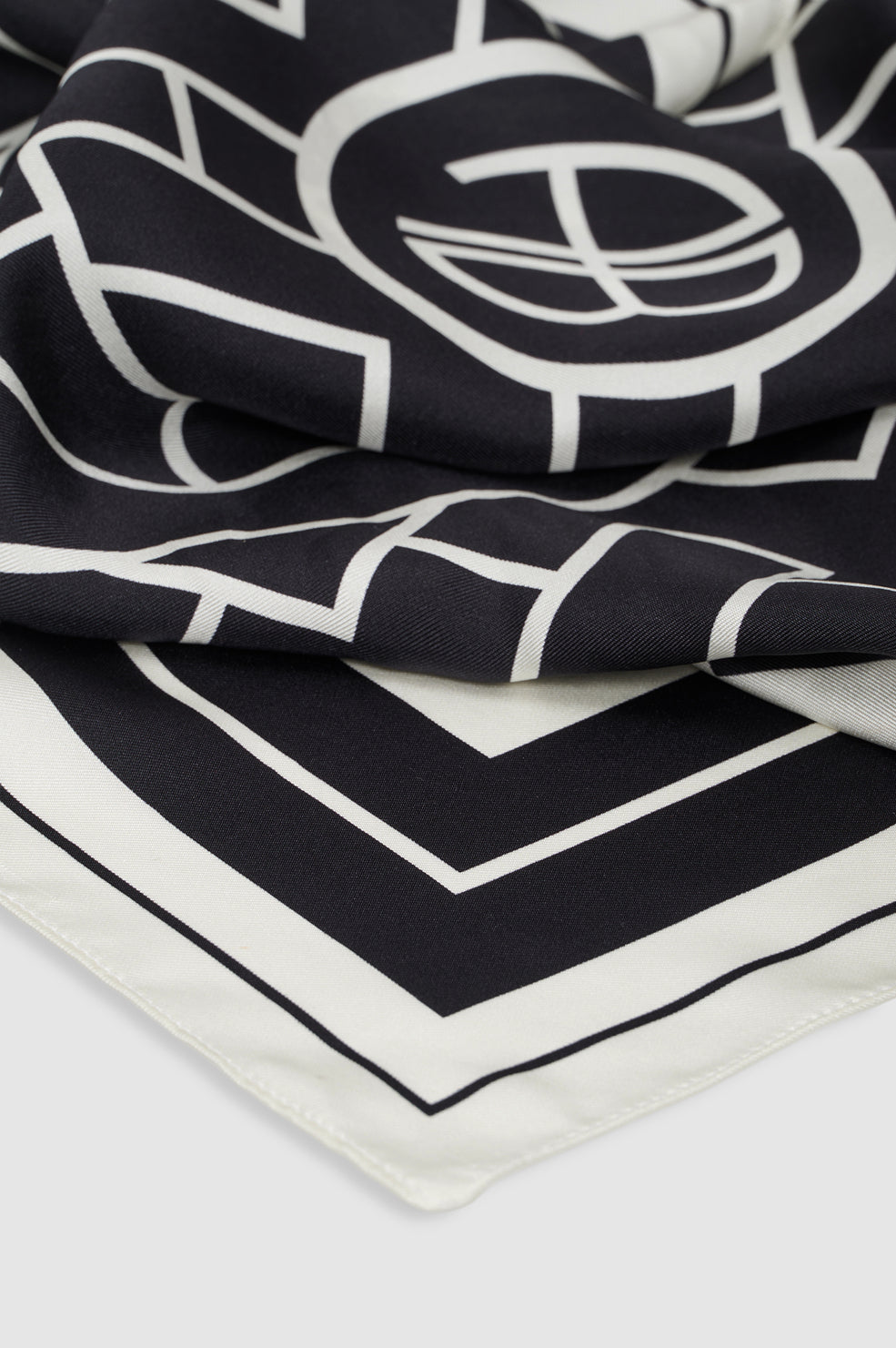 ANINE BING York Scarf Ab - Black - detail view