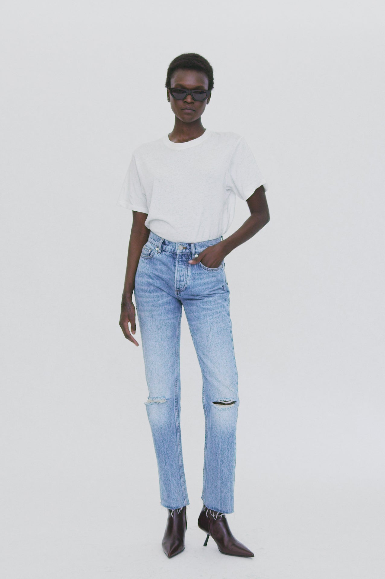 ANINE BING Bruno Jean - Destructed Antique Blue - On model Video