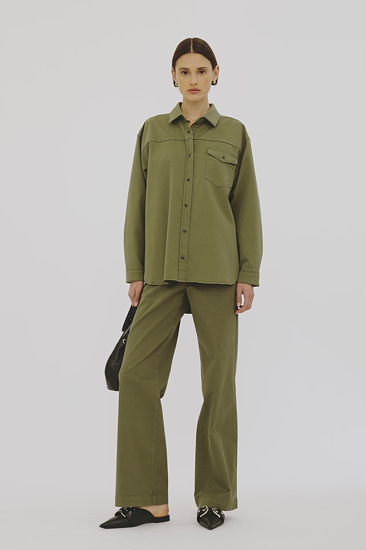 ANINE BING Sloan Shirt - Army Green - On Model Video