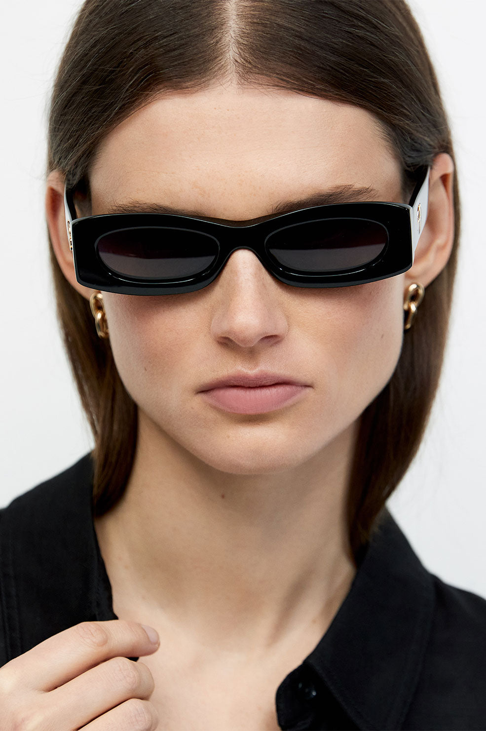 ANINE BING Malibu Sunglasses - Black - On Model Front